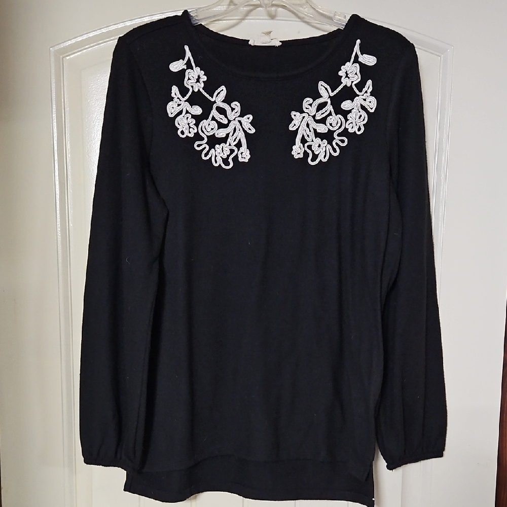 EUC WOMENS SWEATER